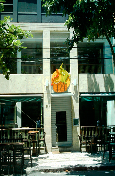 Foto da fachada do Restaurante Jiló - Limestone Natural na cor Yellowish